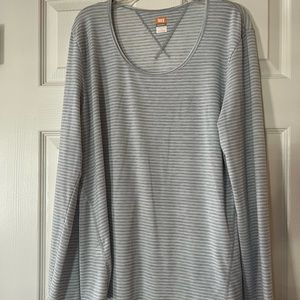 Lucy brand activewear long sleeve top, Size Large. New.